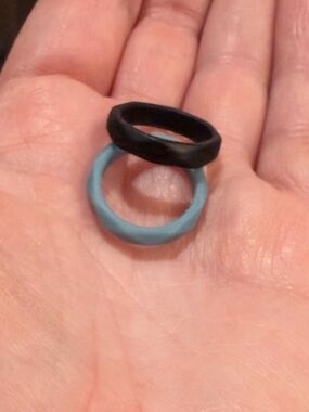 Qalo Size 4 Black and Light Blue Silicone Stackable Rings